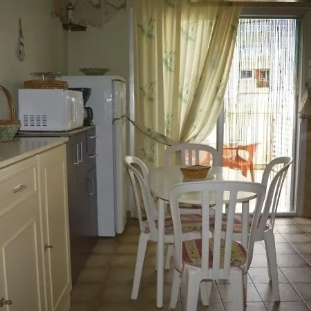 Cap D'agde, 1 Piece, 3 Personnes - Fr-1-249-301 Daire Agde