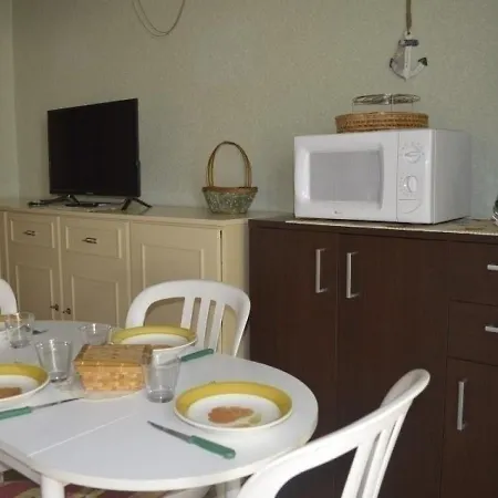 Cap D'agde, 1 Piece, 3 Personnes - Fr-1-249-301 Daire