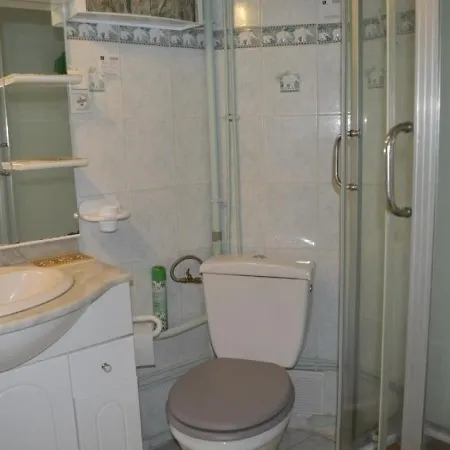 Cap D'agde, 1 Piece, 3 Personnes - Fr-1-249-301 Daire